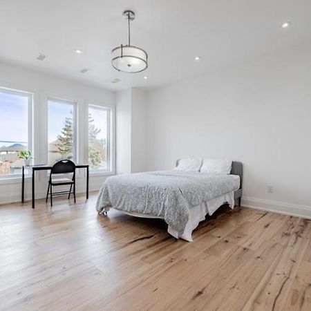 Executive Room In Toronto Next To Yorkdale Shopping Centre ภายนอก รูปภาพ